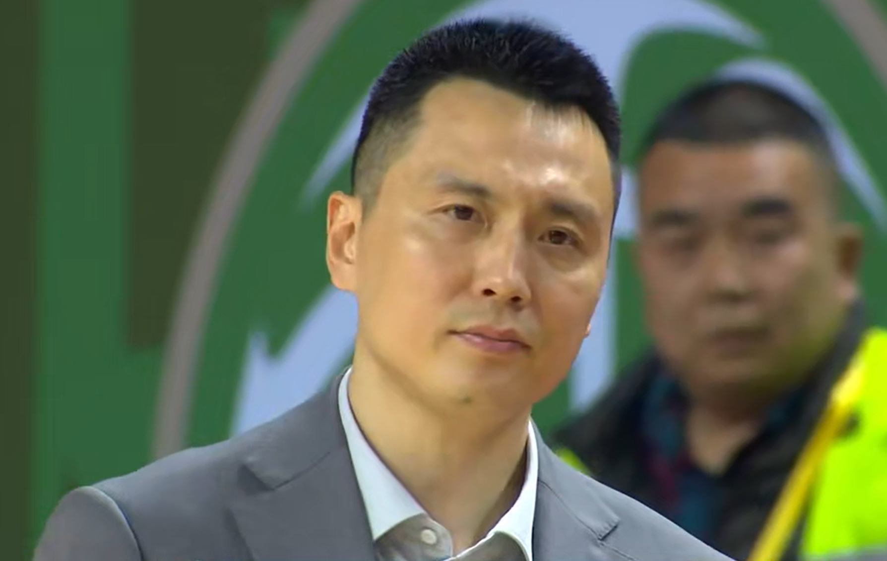 破案了！洛夫顿说不打，后来又打，卢伟进行了解答