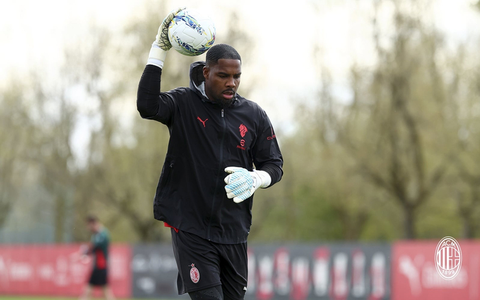 Kaiyun网页版-迈尼昂、托莫里归队合练，莱奥、加比亚继续个人训练|国家队|拉斐尔·莱奥|拉斐尔-达-席尔瓦|莱奥-席尔瓦|ac米兰_新浪体育_新浪新闻